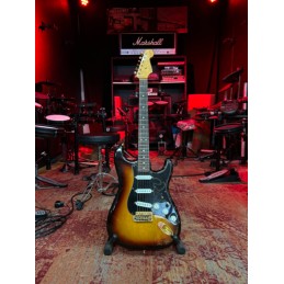 FENDER - GUITARE ELECTRIQUE...